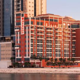 Ramada Resort by Wyndham Manama Seef، فندق في المنامة
