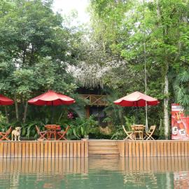 Hotel Kangaroo y Restaurante, מלון בריו דולסה