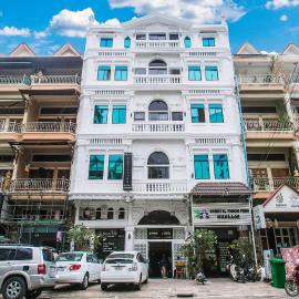 Grand Elevation Hotel