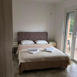 S T A Apartmani, hotel i Ulcinj