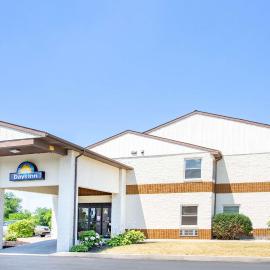 Days Inn by Wyndham Lancaster PA Dutch Country, готель у місті Ронкс