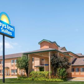Days Inn & Suites by Wyndham Wichita, hotell i Wichita