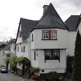 Altes Spitzhaus an der Goldroul, hotel a Senheim