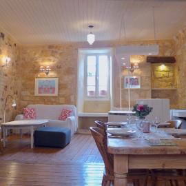 Rue Bertrand de Got, hotel in Saint-Cyprien