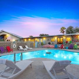 Hotel McCoy Tucson - Art, Coffee, Beer, Wine, Pool, Hotel in Tucson