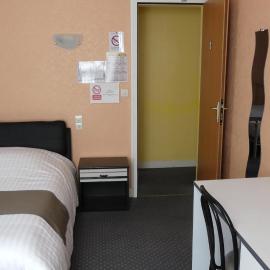Hôtel Duguesclin, hotel v destinácii La Haye-Pesnel
