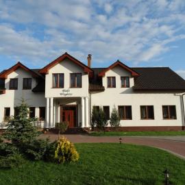 Białe Wzgórze, hotel en Okonek