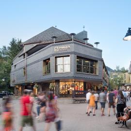 Pangea Pod Hotel, hotel di Whistler