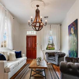 Modern Victorian House With Relaxing Courtyard - Near FQ