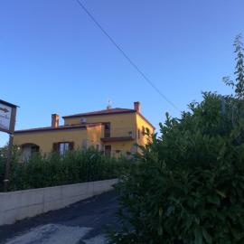 Lacus Pensilis, готель у місті Castel Lagopesole