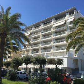 FRONTE MARE-CENTRALE-Riviera Palace-Giulianova-Apartment-affitti solo da Sabato a Sabato