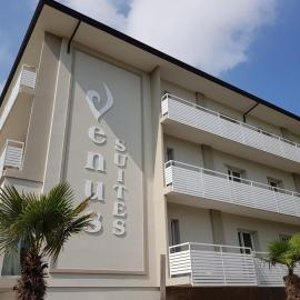 Venus Suites, хотел в Червия
