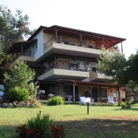 Bambola Apartments, hotel in Nea Moudania