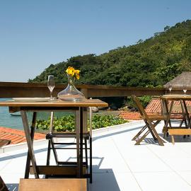 Casa 1 - Você a Varanda e o Mar na Praia dos Ranchos-Trindade Hospeda, hotel u gradu 'Trinidade'