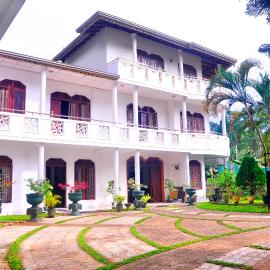 Power Zone Guest House, hotel in Matale