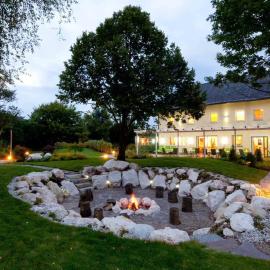 Hotel Sonnenhof، فندق في Timelkam