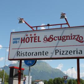 Hotel O'Scugnizzo 2, hotel in Belluno