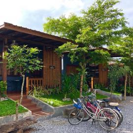 JJ at Chiangkhan: Chiang Khan şehrinde bir otel