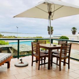 Sandra's Guest House, hotel di Langebaan