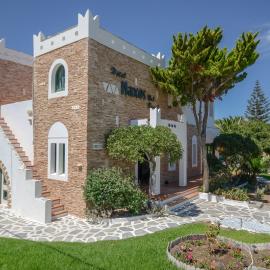 Hotel Naxos Beach: Nakşa Chora şehrinde bir otel