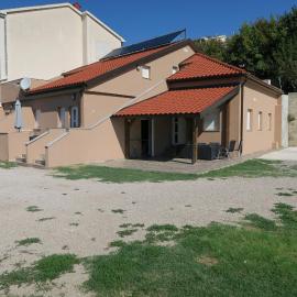 Family Apartment, hotel en Baška