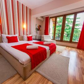 Hotel Pine – hotel w mieście Skopje