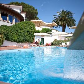 Hotel Gallo Nero – hotel w mieście SantʼAndrea