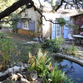 la maison bleue, hotel en Carros
