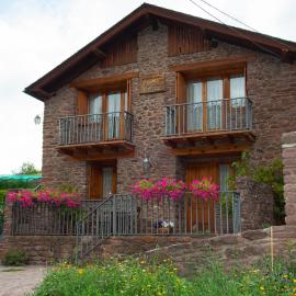 Casa Rural Cal Bosch, hotel in Llagunes