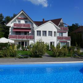 Villa Astoria, hotel in Balatongyörök