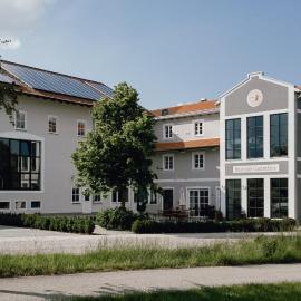 Brauerei Gaststätte Stierberg, hotel u gradu Obertaufkirchen