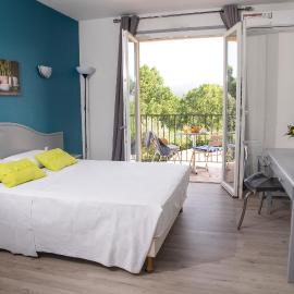 Le Neoulous, hotel v mestu Le Boulou