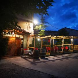 Hospedaje Rural Casa Parri, готель у місті Poveda de la Sierra
