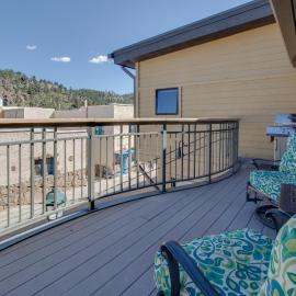 Spacious Dtwn Estes Park Loft Condo: 4 Mi to RMNP, hotel in Estes Park