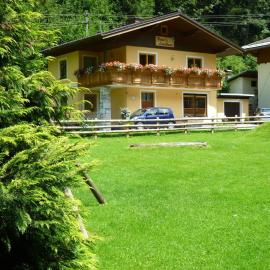Vronis Landhaus Apartments, hotel a Hüttau
