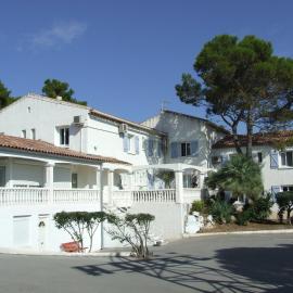 Le Sarac Hôtel, hotel en Clermont-lʼHérault