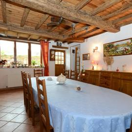 Chambres d'hôtes L'Hirondelle, hotelli kohteessa Girondelle
