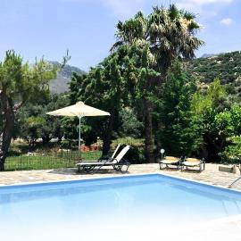 IRIDA Studios Hotel & Pool, hotel di Plakias
