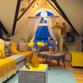 Ålesund downtown loft room with shared bathroom, מלון באלסונד