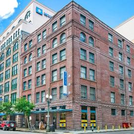 Stunning Apartments - Near FQ and Bourbon, hotel in New Orleans