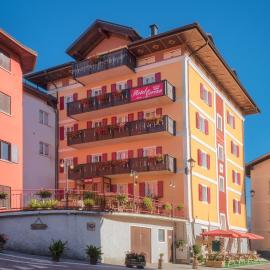 Albergo Corona, מלון בלאבארונה