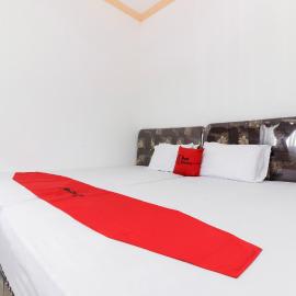 RedDoorz near Sam Ratulangi Airport Manado, hotel in Manado