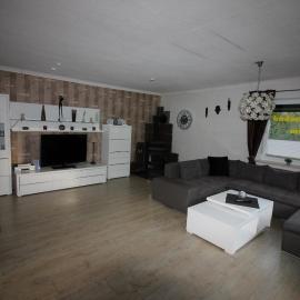 Haus Abbi, Ferienwohnung mit Schwimmbad, hótel í Hage