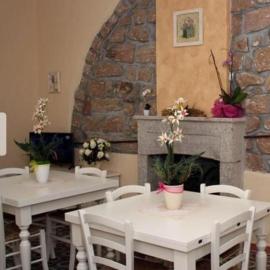 Guest House Le Gemelle, hotel u gradu 'Luras'