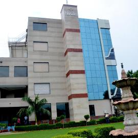 Palm Galaxy, hotel sa Itimādpur
