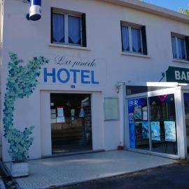 Hôtel Bar La Pinède، فندق في سان جان دي مونت