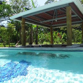 Cabinas Los Tucanes, hotel a Cahuita