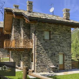 Zitelli Aosta، فندق في كوجن