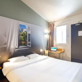 Viesnīca B&B HOTEL CHATEAUROUX Aéroport pilsētā Déols