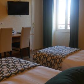 Logis Le Saint Cyr, hotel v mestu Montmelard